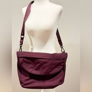 🍋 Lululemon All Night Festival Bag-LGE Cassis